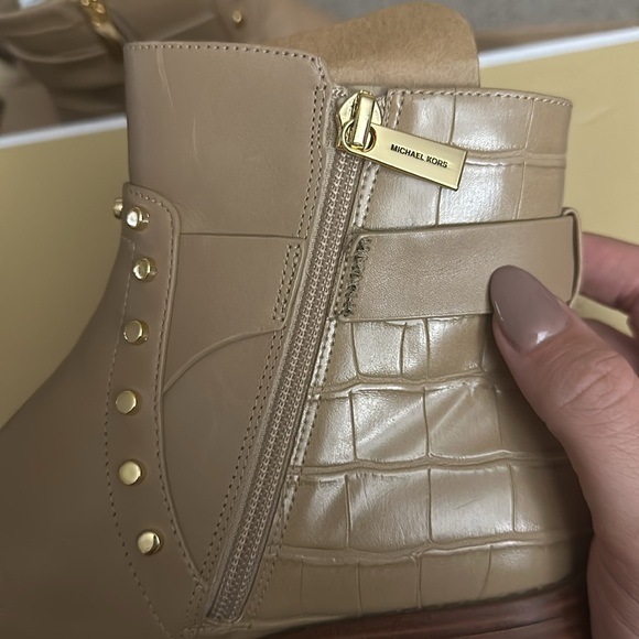 New in the box Michael Kors! - Picture 3 of 4